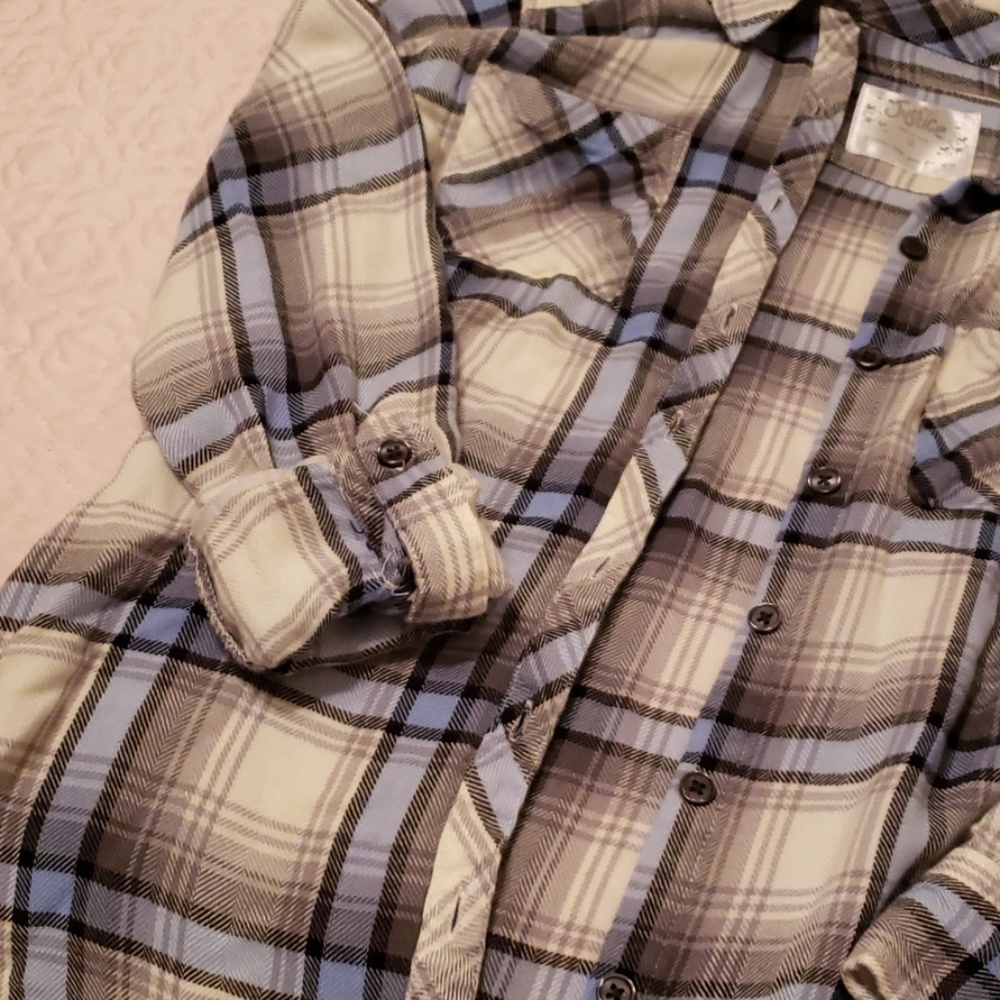 Shirt - Picture 4 of 4
